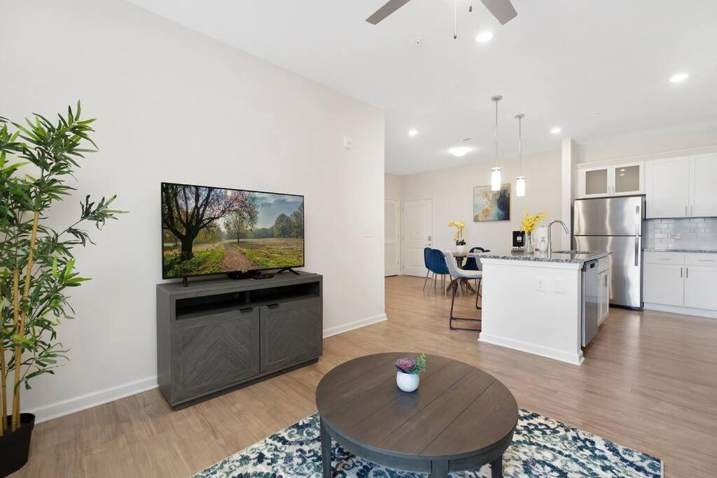 Stylish New Condo In Concord Kültér fotó